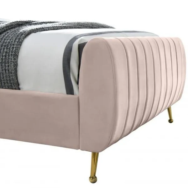 Daisy Velvet Bed in Pink